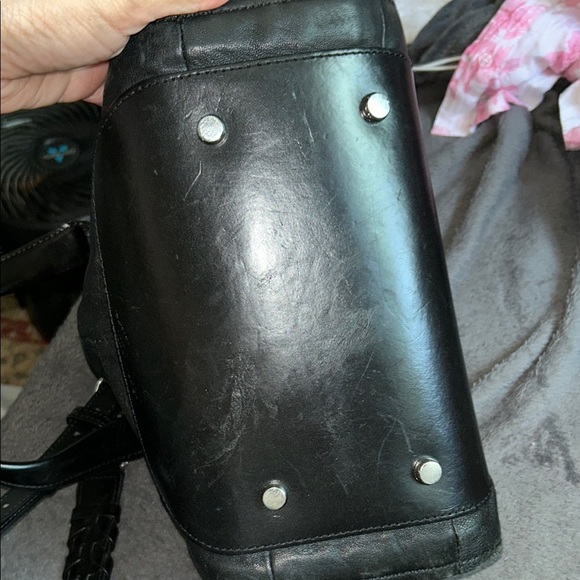 Olivia Harris Black Leather Duffel Bag with Modern Chain-Link Design - Picture 8 of 16